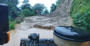 हेटौँडालाई काठमाडौँ जोड्ने अधिकांश सडक अवरुद्ध
