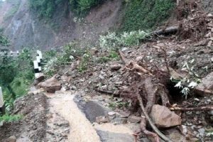 बाढी र पहिरोले गण्डकीका १६ मुख्य सडक पूर्ण अवरुद्ध